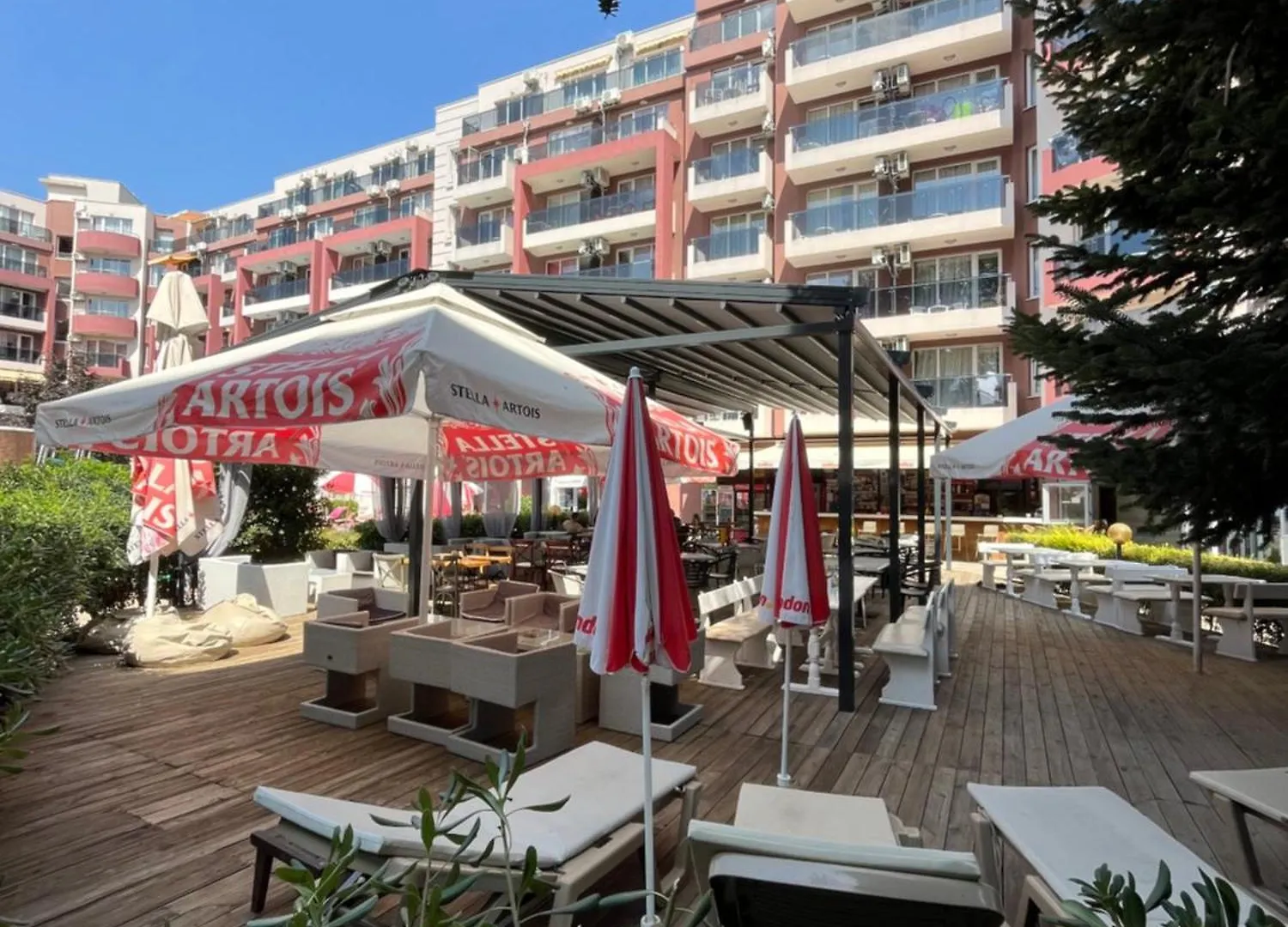 Admiral Plaza Colorful Apartments 阳光海滩