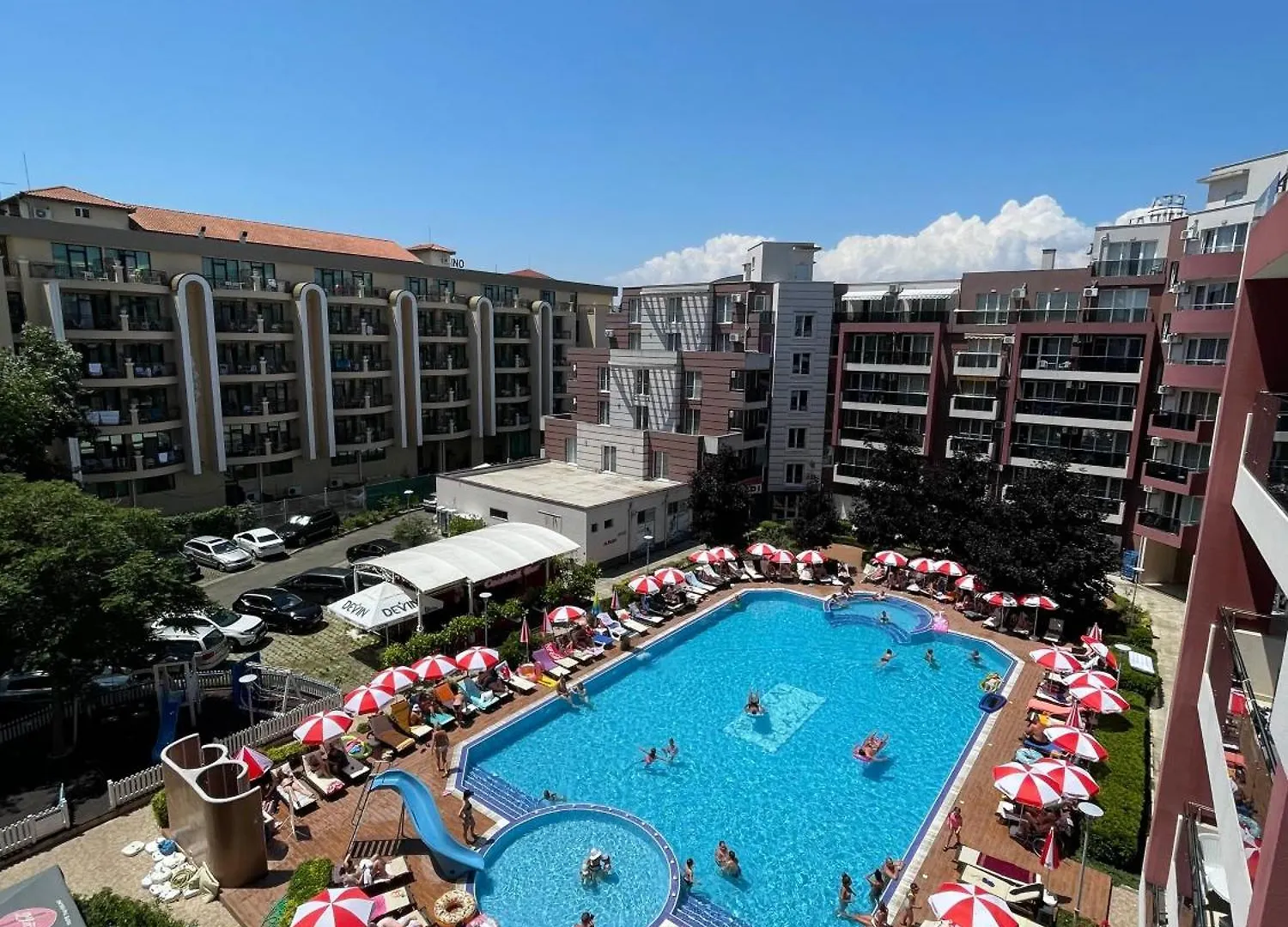 Admiral Plaza Colorful Apartments 阳光海滩