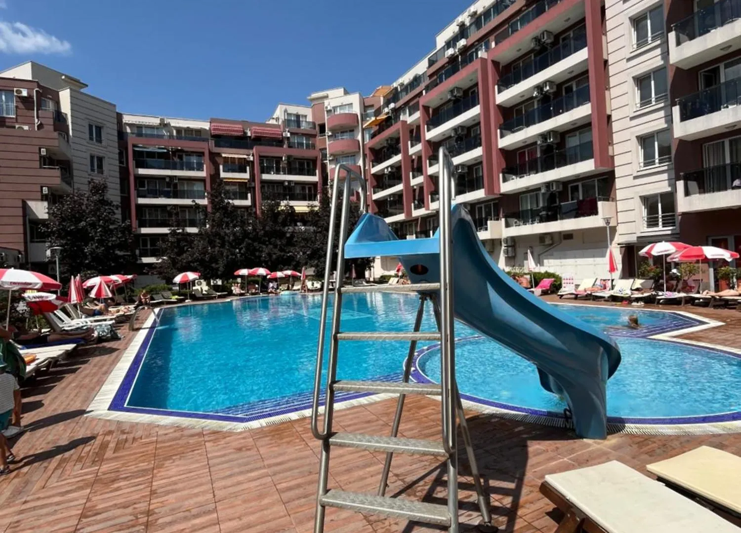 Admiral Plaza Colorful Apartments 阳光海滩 0*,