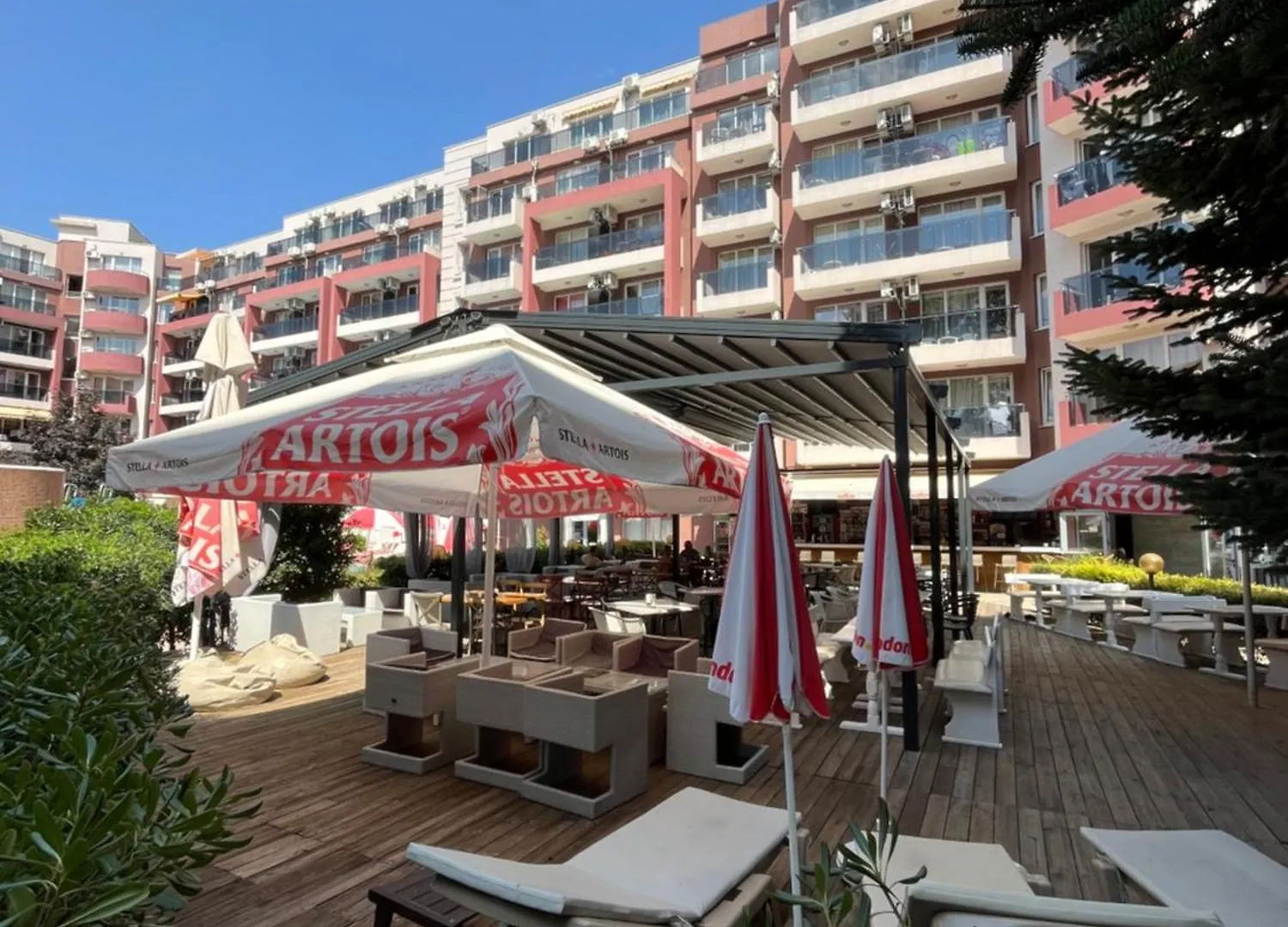 Admiral Plaza Colorful Apartments 阳光海滩