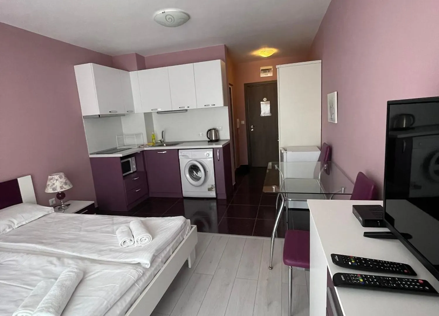Admiral Plaza Colorful Apartments 阳光海滩