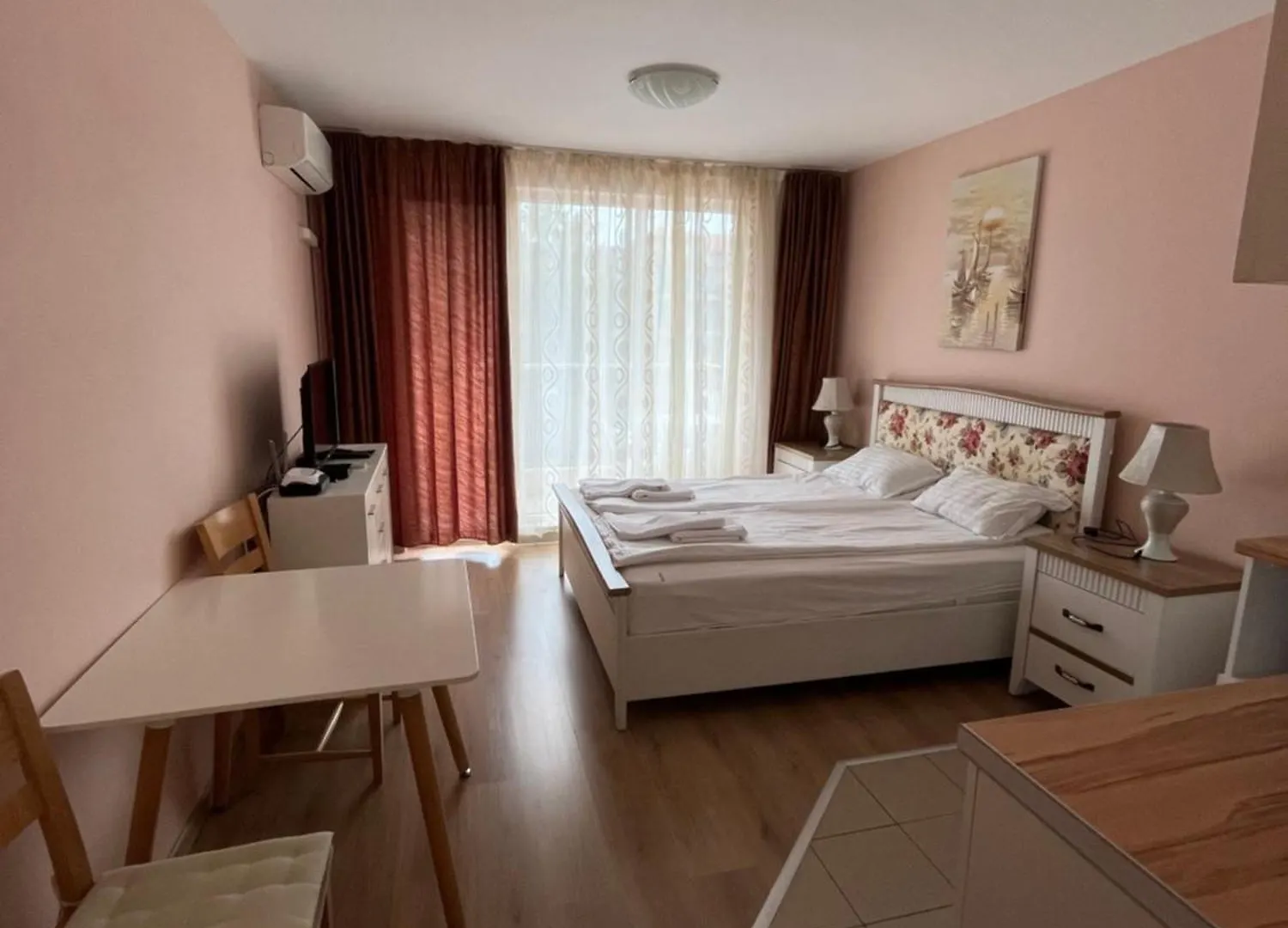 Admiral Plaza Colorful Apartments 阳光海滩
