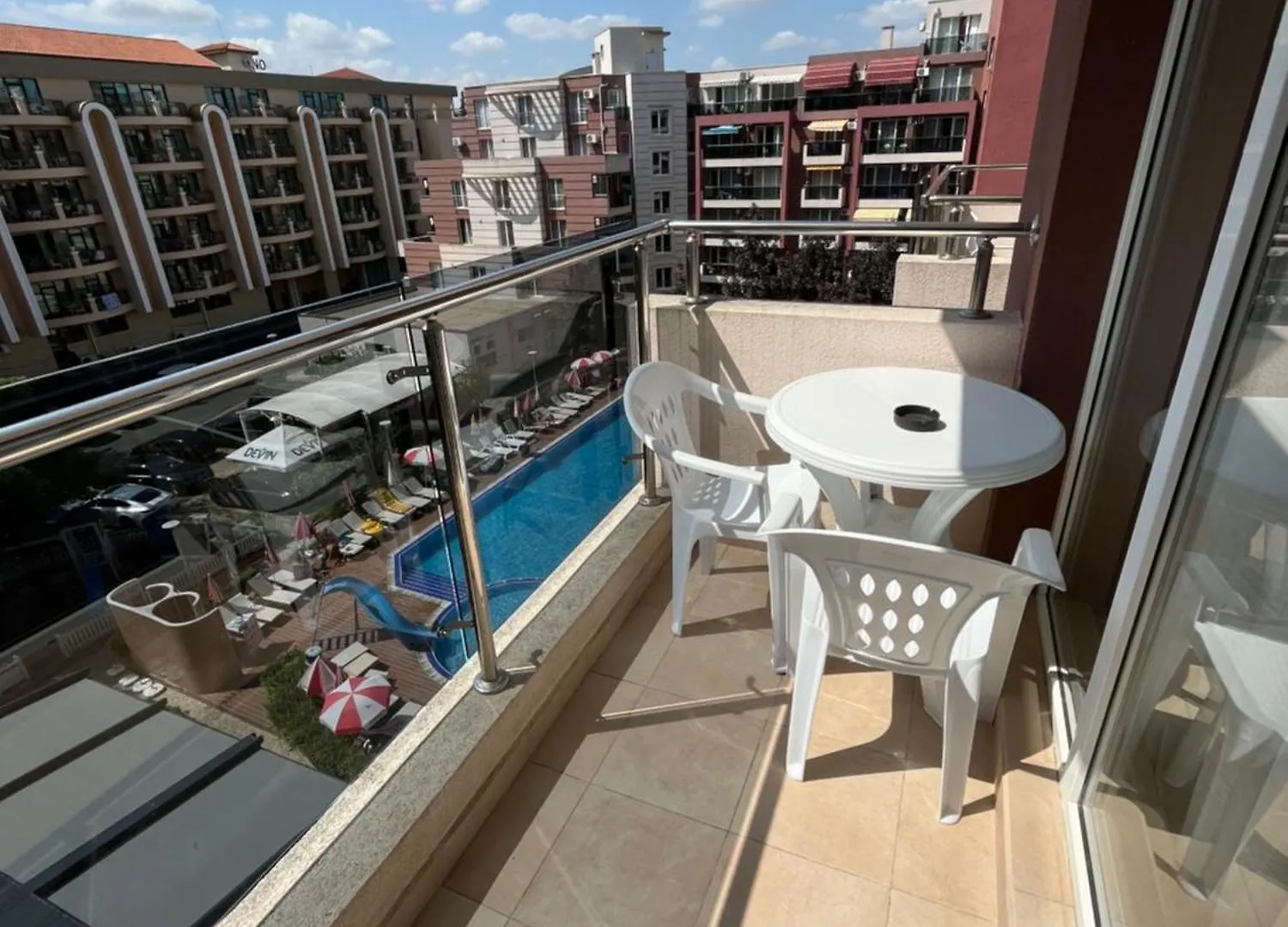 Admiral Plaza Colorful Apartments 阳光海滩